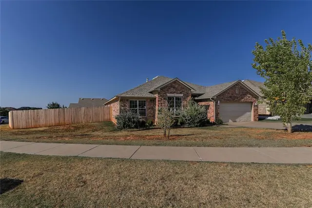 Photo 4 — 605 Carolyn Ridge Road, Norman, OK 73071