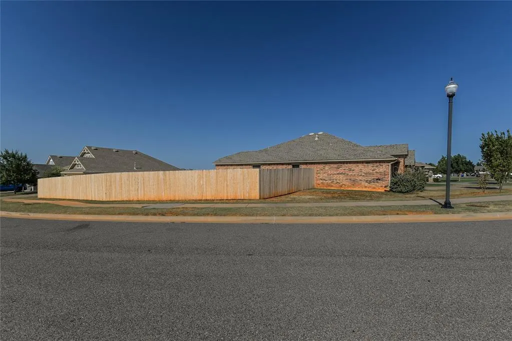 Photo 7 — 605 Carolyn Ridge Road, Norman, OK 73071