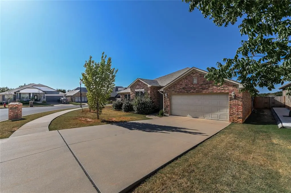 Photo 8 — 605 Carolyn Ridge Road, Norman, OK 73071