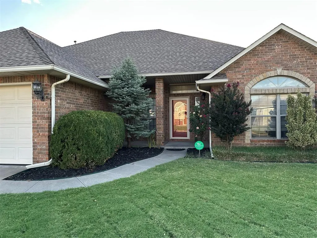 Photo 2 — 13801 Robinson Court, Oklahoma City, OK 73170