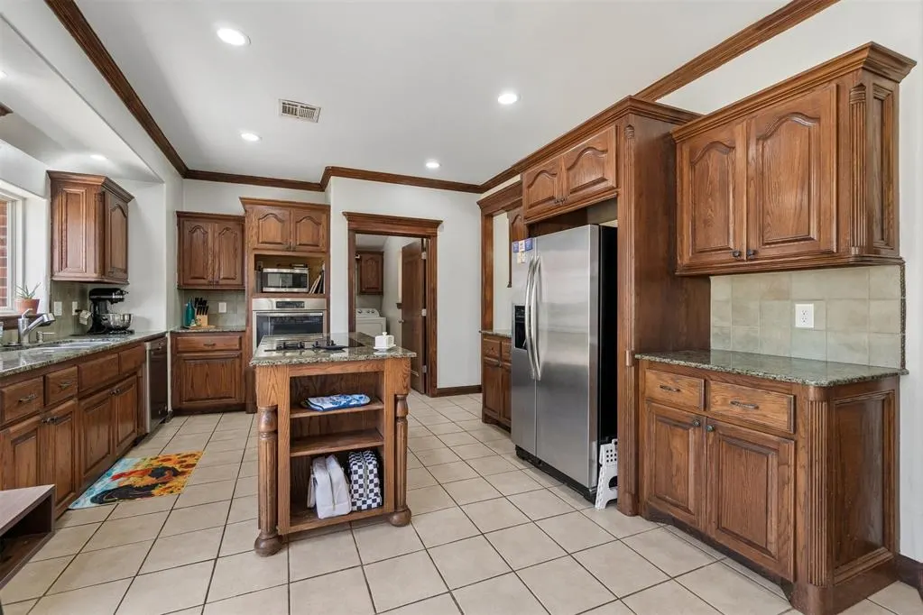 Photo 5 — 407 Dana Lane, McLoud, OK 74851
