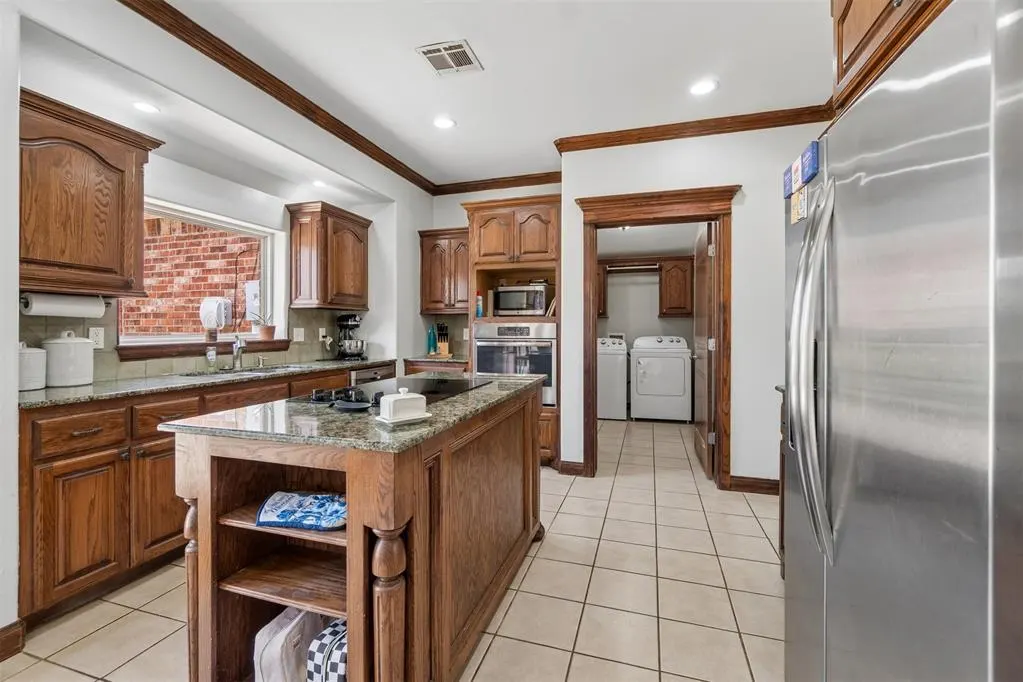 Photo 6 — 407 Dana Lane, McLoud, OK 74851