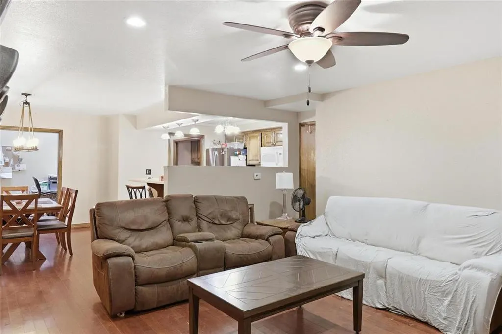 Photo 4 — 111 The Hills Street, Clinton, OK 73601