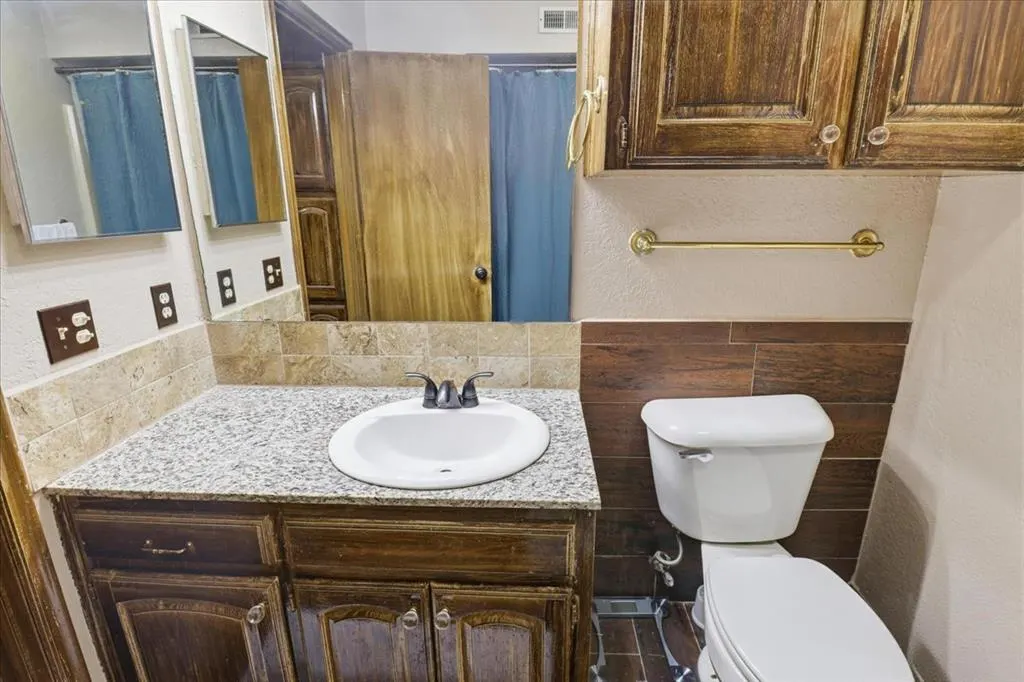Photo 23 — 111 The Hills Street, Clinton, OK 73601