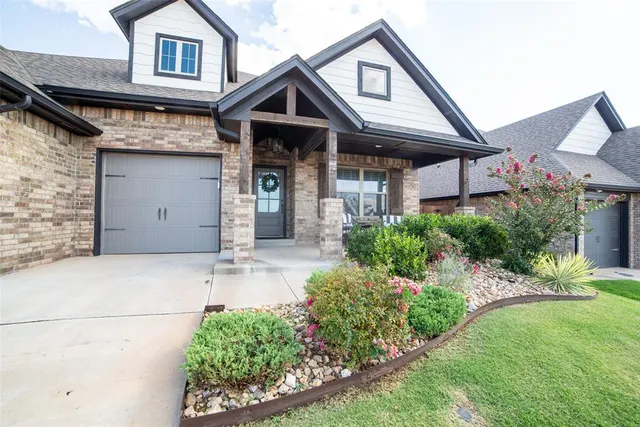 Photo 2 — 8124 Poplar Drive, Edmond, OK 73034