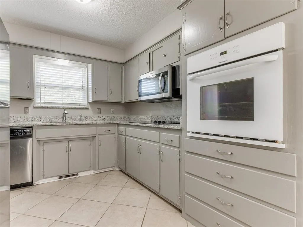 Photo 6 — 339 Rosewood Drive, Norman, OK 73069