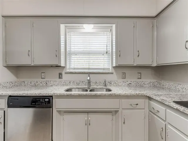 Photo 7 — 339 Rosewood Drive, Norman, OK 73069
