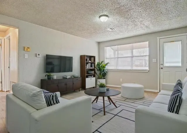 Photo 3 — 1165 SE 19th Street, Oklahoma City, OK 73129