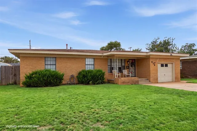 Photo 2 — 616 W Martha Street, Altus, OK 73521
