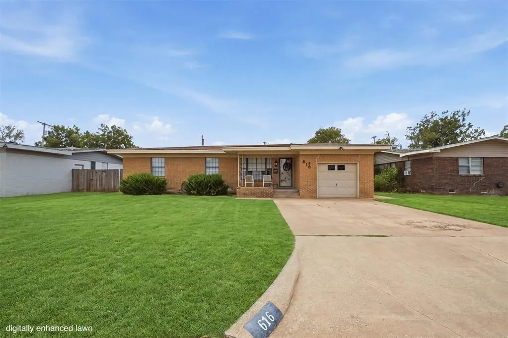 Photo 3 — 616 W Martha Street, Altus, OK 73521