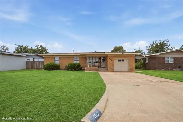 Photo 3 — 616 W Martha Street, Altus, OK 73521