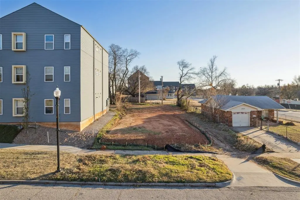 Photo 2 — 1004 NE 7th Street, Oklahoma City, OK 73117