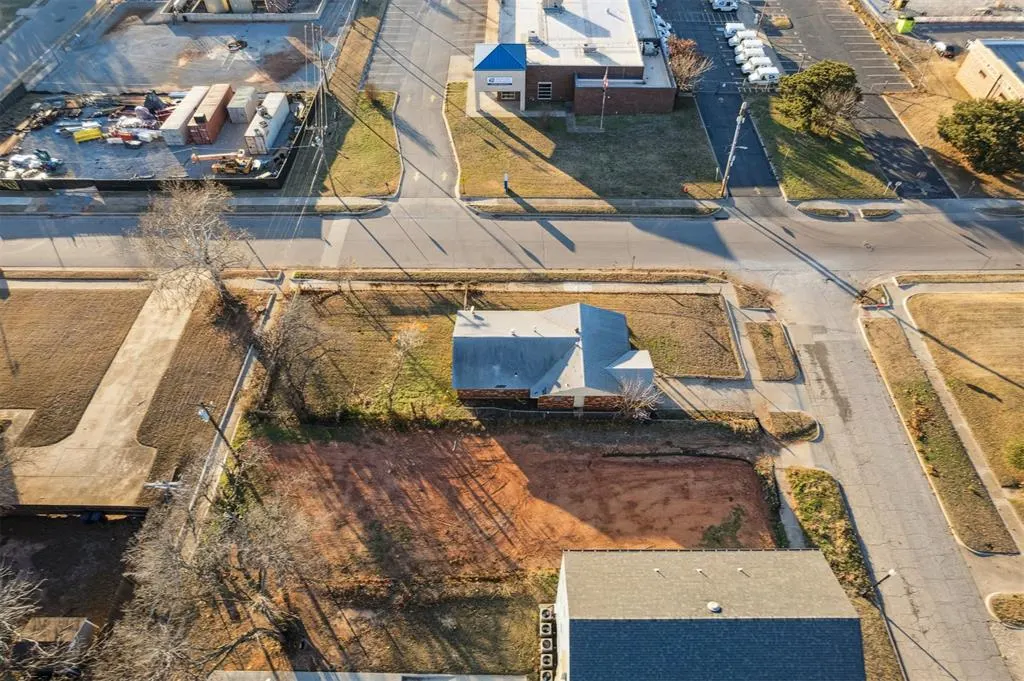 Photo 8 — 1004 NE 7th Street, Oklahoma City, OK 73117