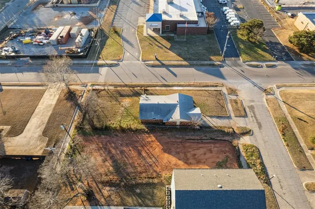 Photo 8 — 1004 NE 7th Street, Oklahoma City, OK 73117
