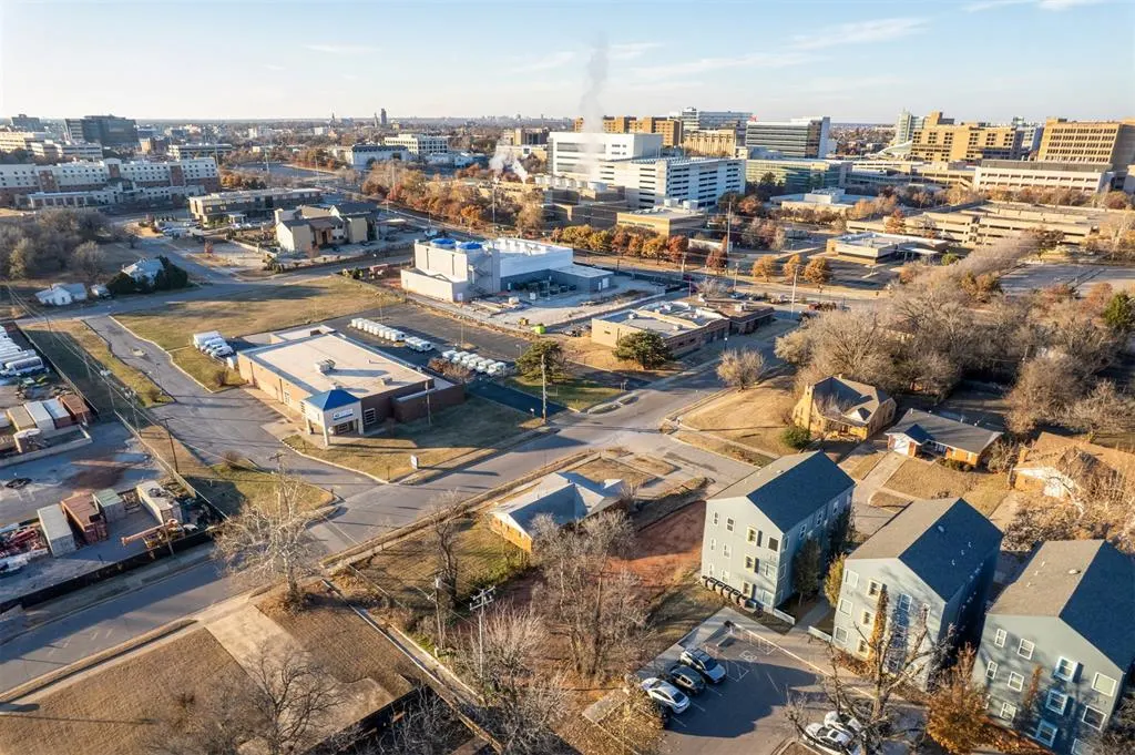 Photo 9 — 1004 NE 7th Street, Oklahoma City, OK 73117