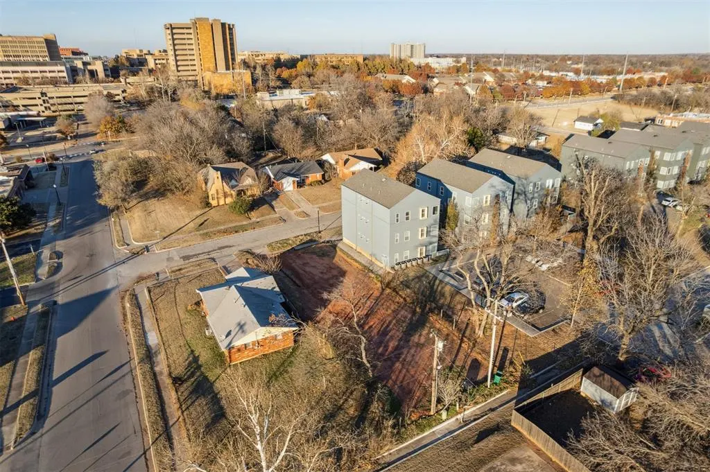 Photo 12 — 1004 NE 7th Street, Oklahoma City, OK 73117