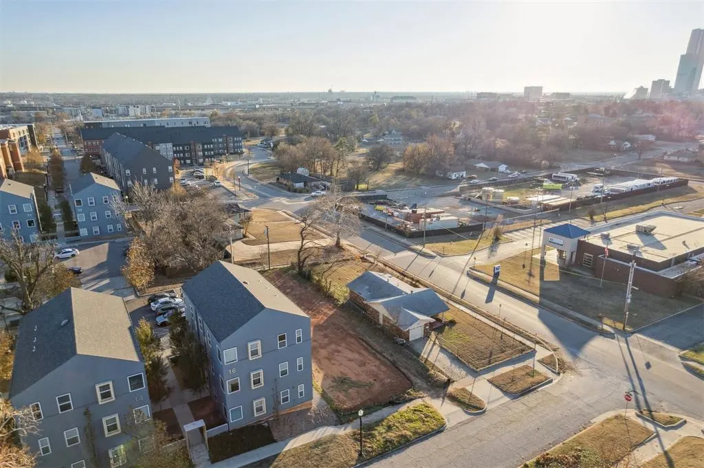 Photo 15 — 1004 NE 7th Street, Oklahoma City, OK 73117