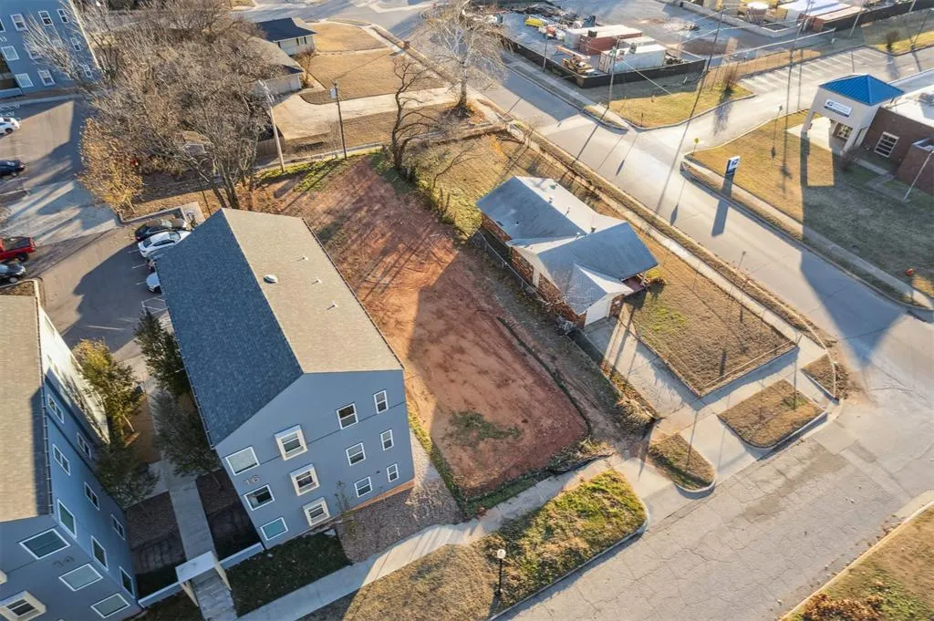 Photo 16 — 1004 NE 7th Street, Oklahoma City, OK 73117