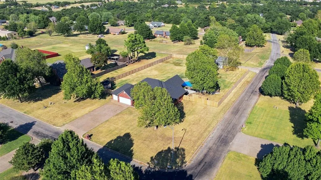 Photo 7 — 2020 Kyle Drive, Guthrie, OK 73044