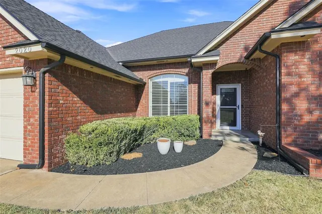 Photo 8 — 2020 Kyle Drive, Guthrie, OK 73044