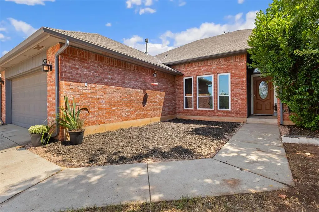 Photo 2 — 17300 Valley Crest, Edmond, OK 73012