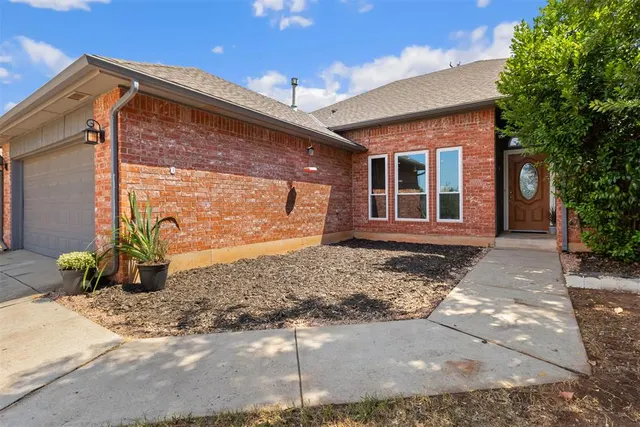Photo 2 — 17300 Valley Crest, Edmond, OK 73012