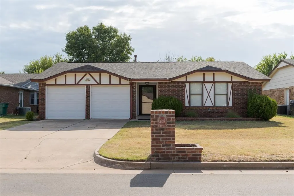 Front exterior — 11612 Matthews Avenue, Oklahoma City, OK 73162