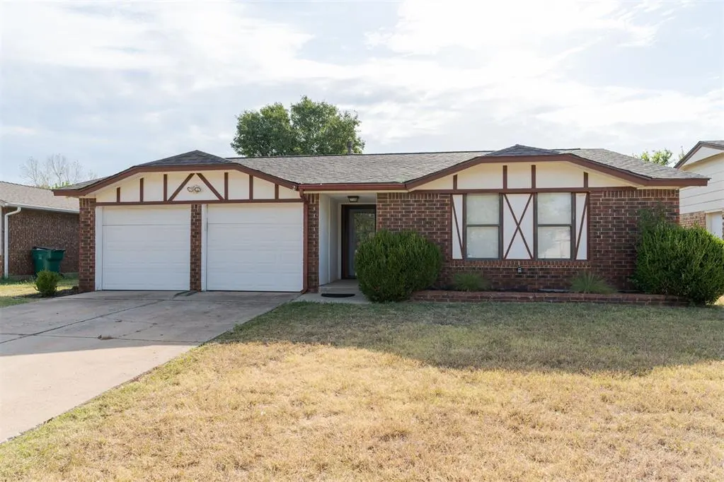 Photo 2 — 11612 Matthews Avenue, Oklahoma City, OK 73162