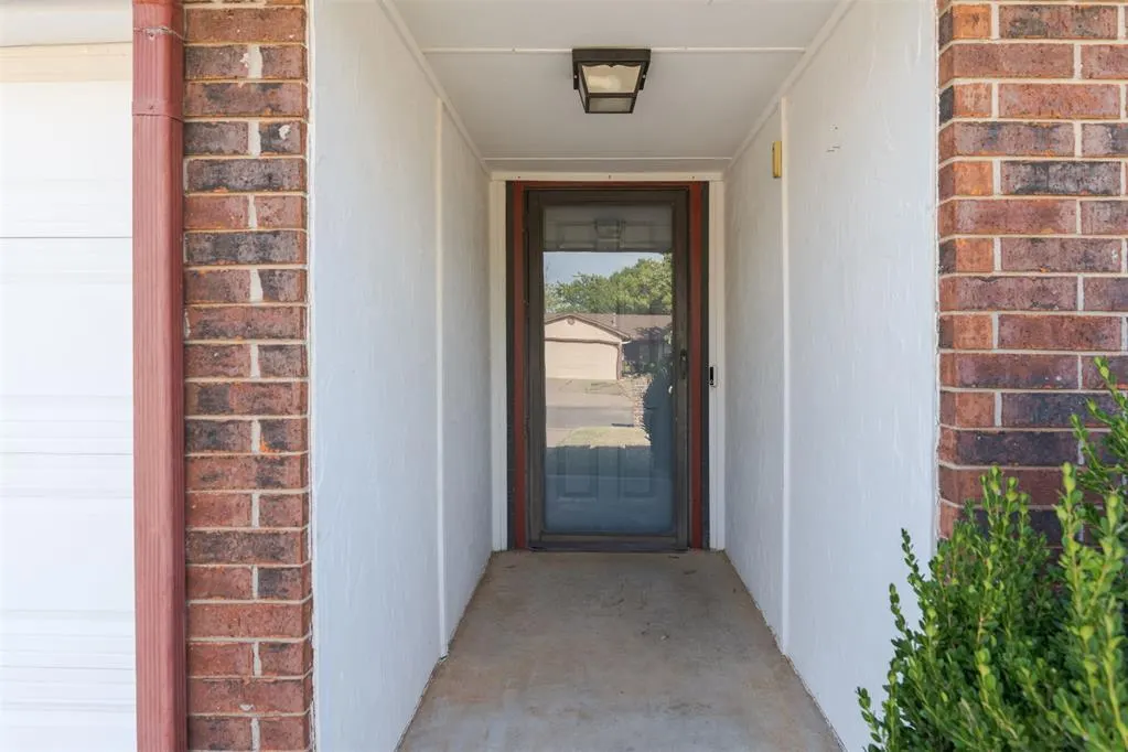 Photo 3 — 11612 Matthews Avenue, Oklahoma City, OK 73162