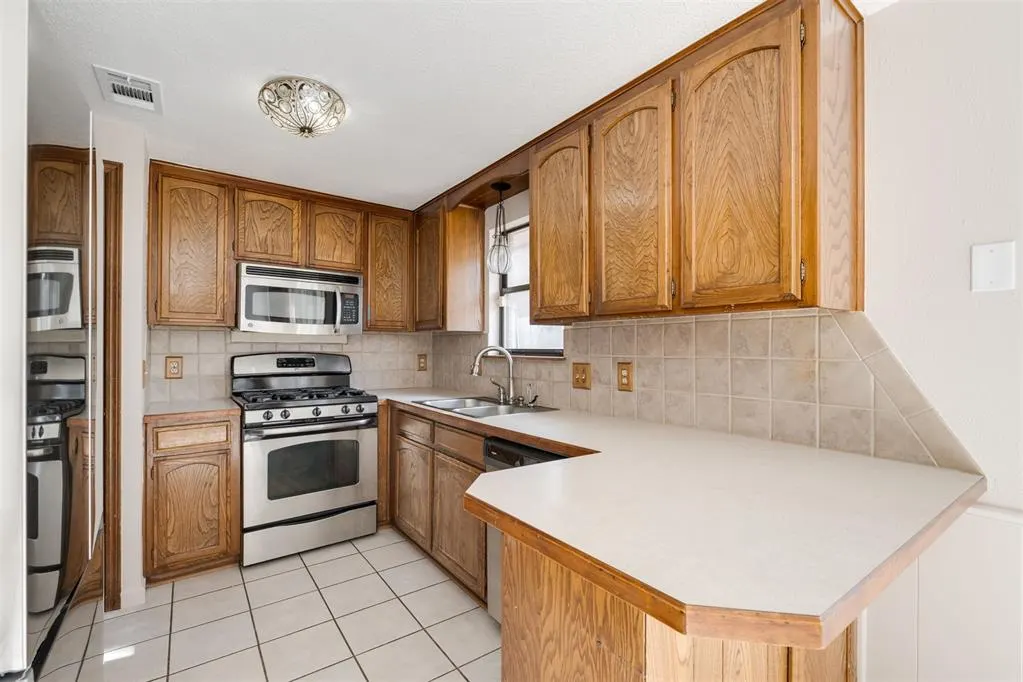 Photo 15 — 11612 Matthews Avenue, Oklahoma City, OK 73162