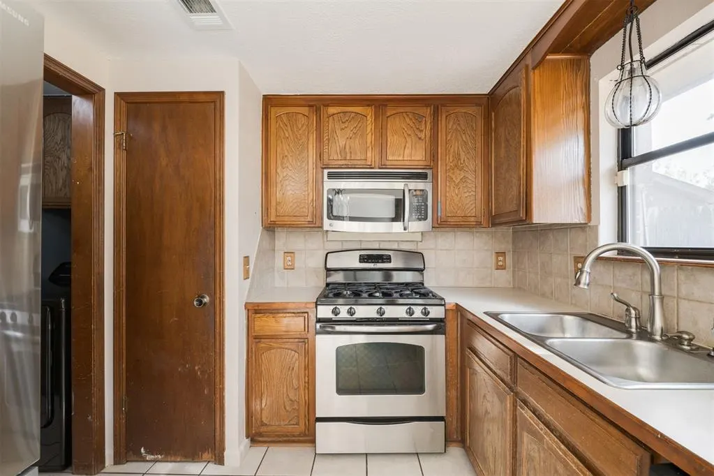 Photo 16 — 11612 Matthews Avenue, Oklahoma City, OK 73162