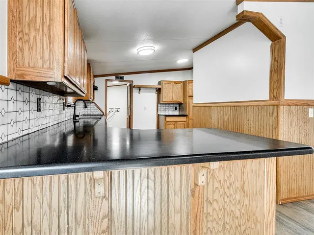 Photo 8 — 21700 Martin Road, Harrah, OK 73045