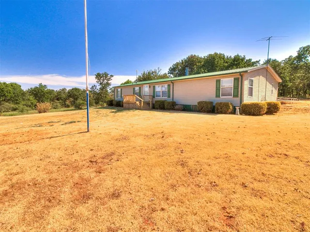 Photo 2 — 21700 Martin Road, Harrah, OK 73045