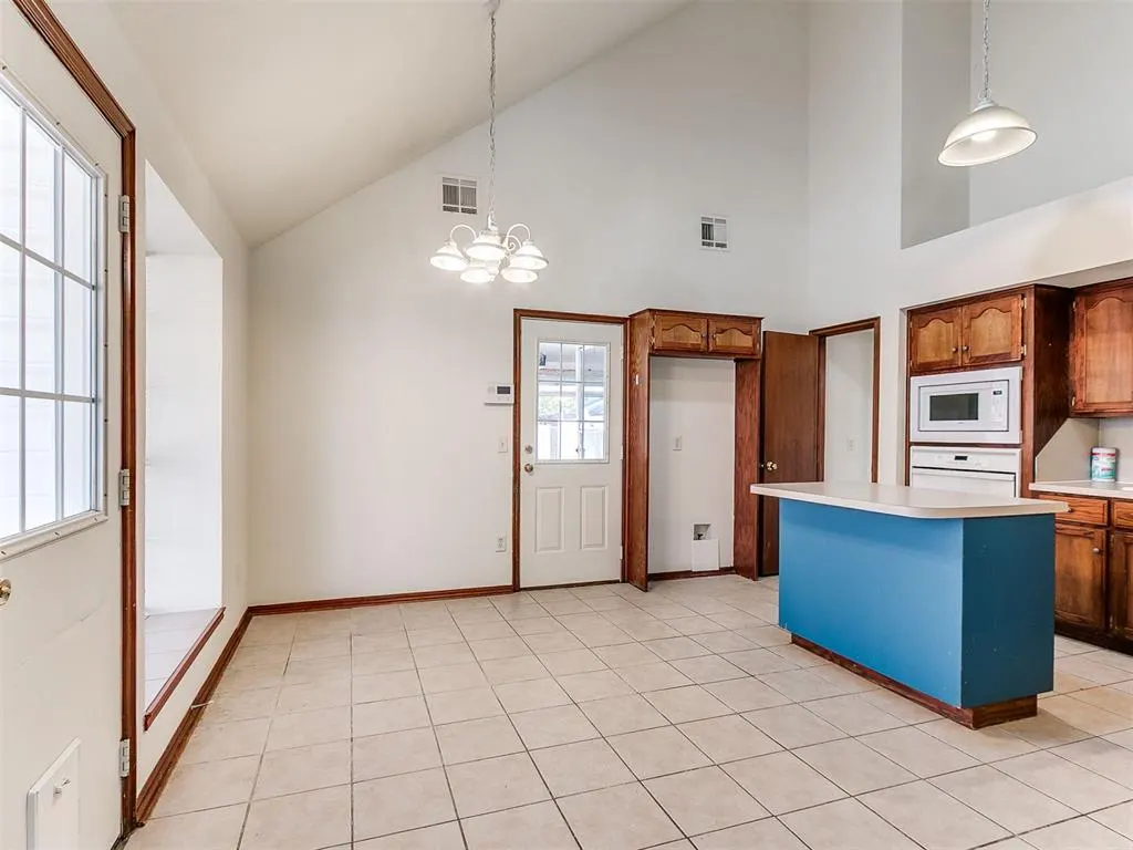 Photo 10 — 1100 SW 23rd Street, Moore, OK 73170