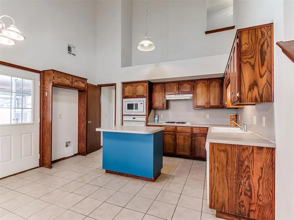 Photo 11 — 1100 SW 23rd Street, Moore, OK 73170