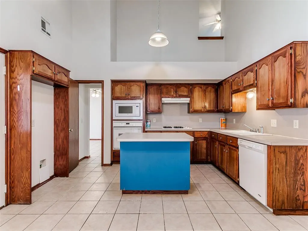Photo 12 — 1100 SW 23rd Street, Moore, OK 73170