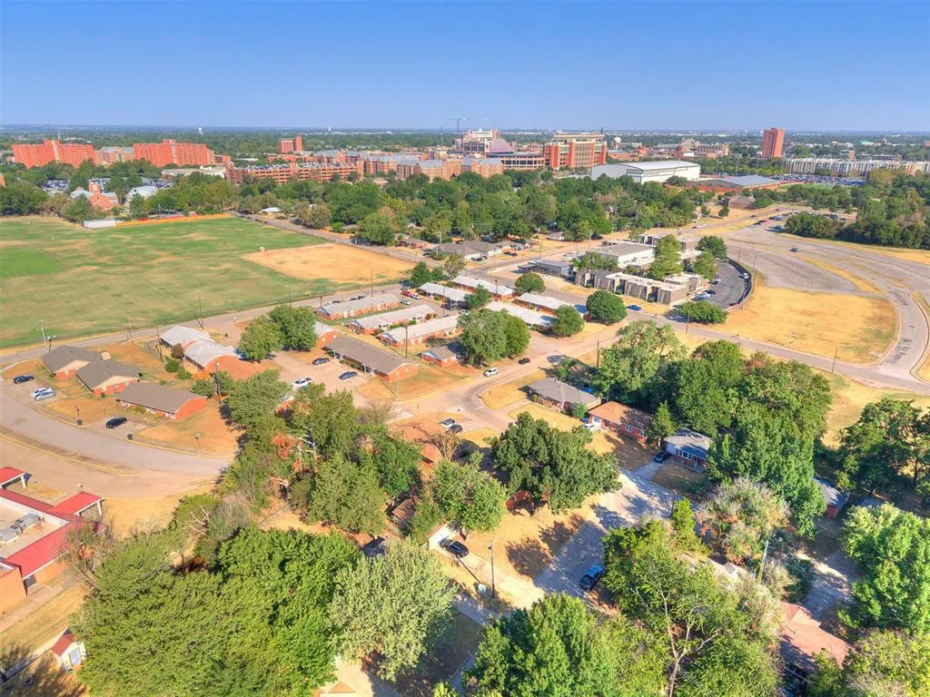 Photo 3 — 1510 Bedford Lane, Norman, OK 73072