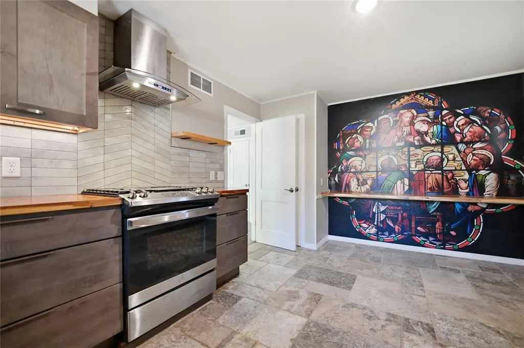 Photo 17 — 2301 N Warren Avenue, Oklahoma City, OK 73107