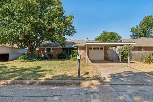 Photo 2 — 1925 Ballad Drive, Midwest City, OK 73130