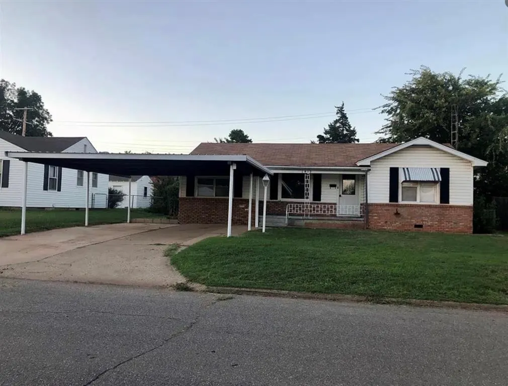 Front exterior — 1419 Pine Avenue, Clinton, OK 73601