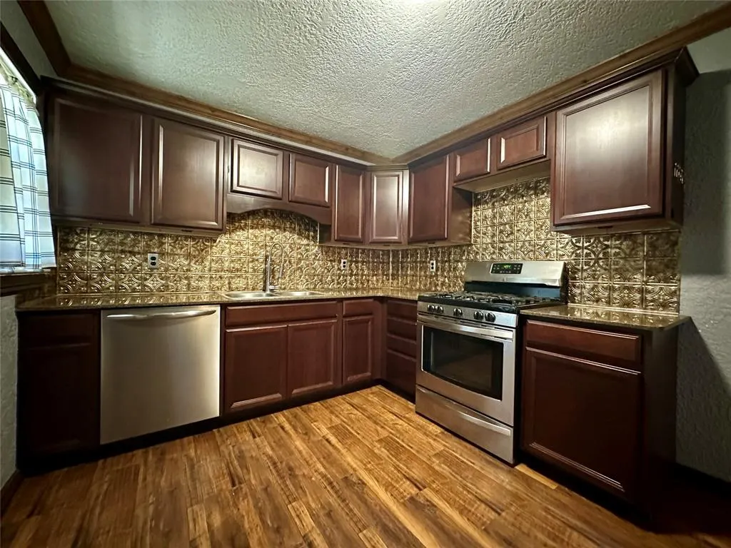 Photo 2 — 1419 Pine Avenue, Clinton, OK 73601