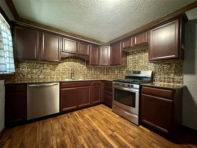 Photo 2 — 1419 Pine Avenue, Clinton, OK 73601