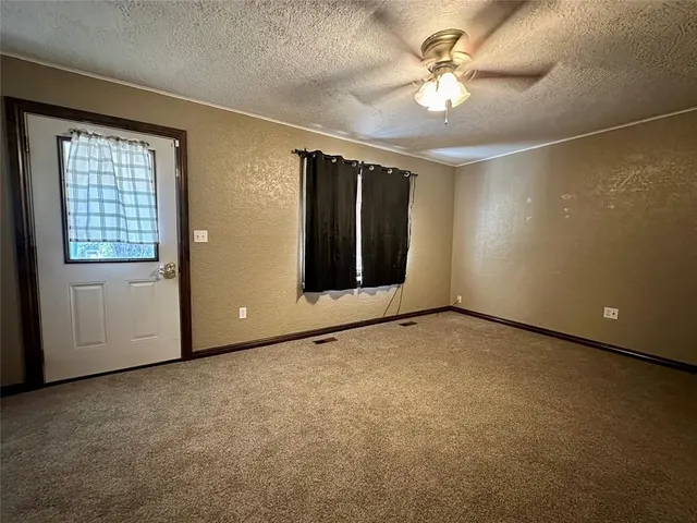 Photo 5 — 1419 Pine Avenue, Clinton, OK 73601