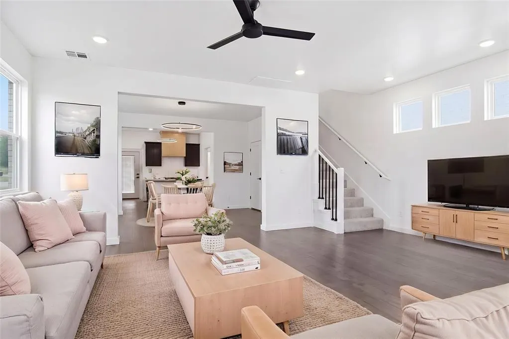 Photo 5 — 1601 NE 7th Street, Oklahoma City, OK 73117