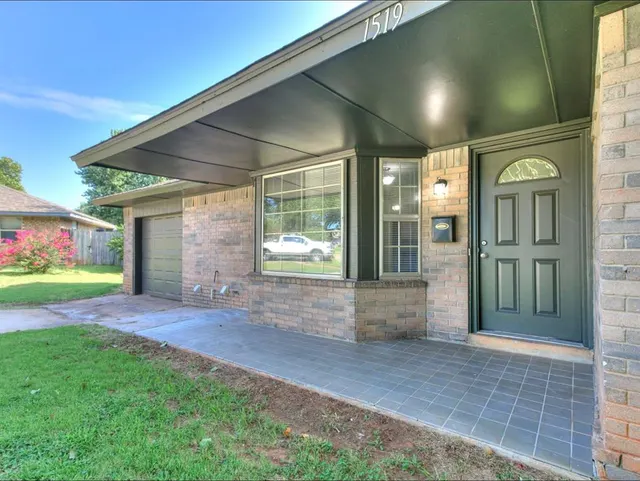 Photo 2 — 1519 Rock Ridge Court, Norman, OK 73071