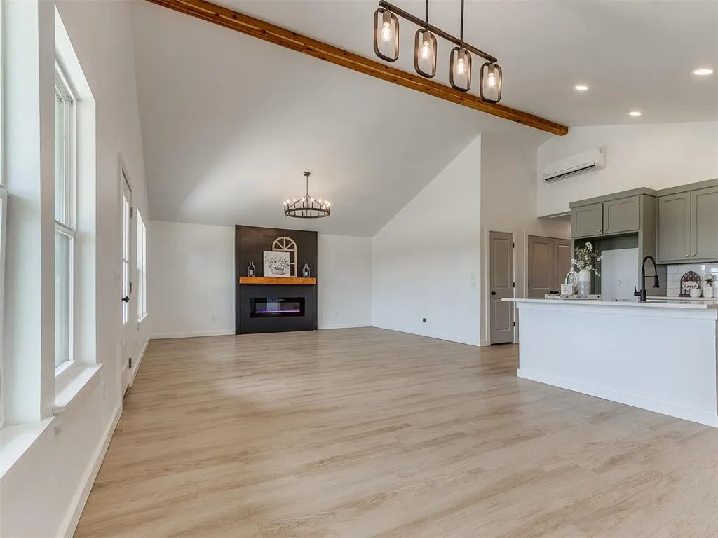 Photo 2 — 108 McDonald Drive, Shawnee, OK 74804