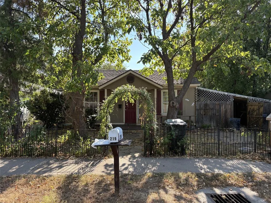 Front exterior — 219 S Cook Avenue, Norman, OK 73071