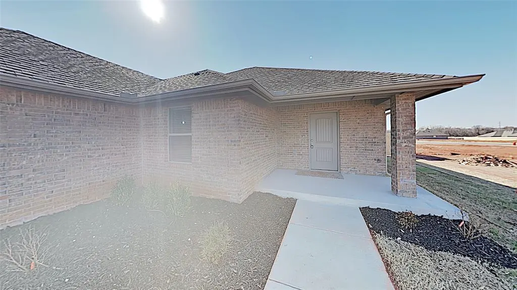 Photo 2 — 17657 MacArthur Park Drive, Edmond, OK 73013