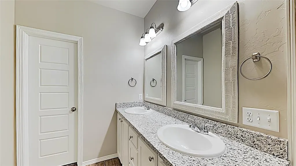 Photo 10 — 17657 MacArthur Park Drive, Edmond, OK 73013