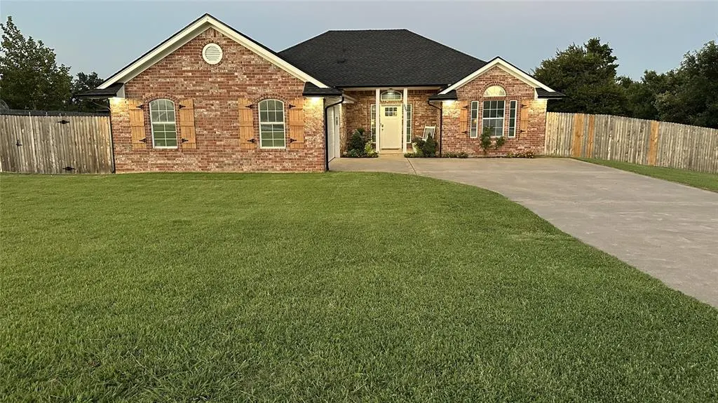 Front exterior — 2100 Kenneth Lane, Choctaw, OK 73020
